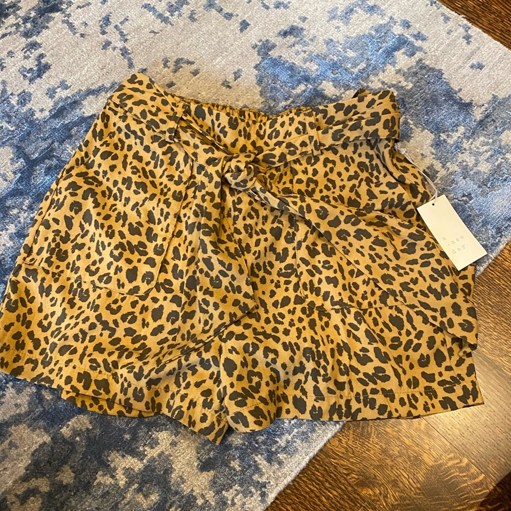 NWT leopard women shorts